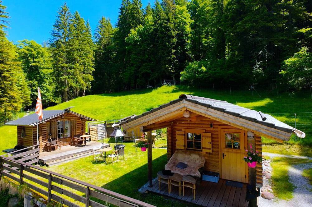 Concierge, Idyllic farm cabin by Swisshut in Sigriswil, Meer van Thun