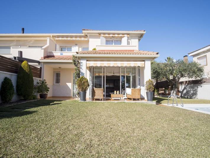 Villa pour 8 personnes, avec Terrasse ainsi que Jardin et Piscine à Calafell