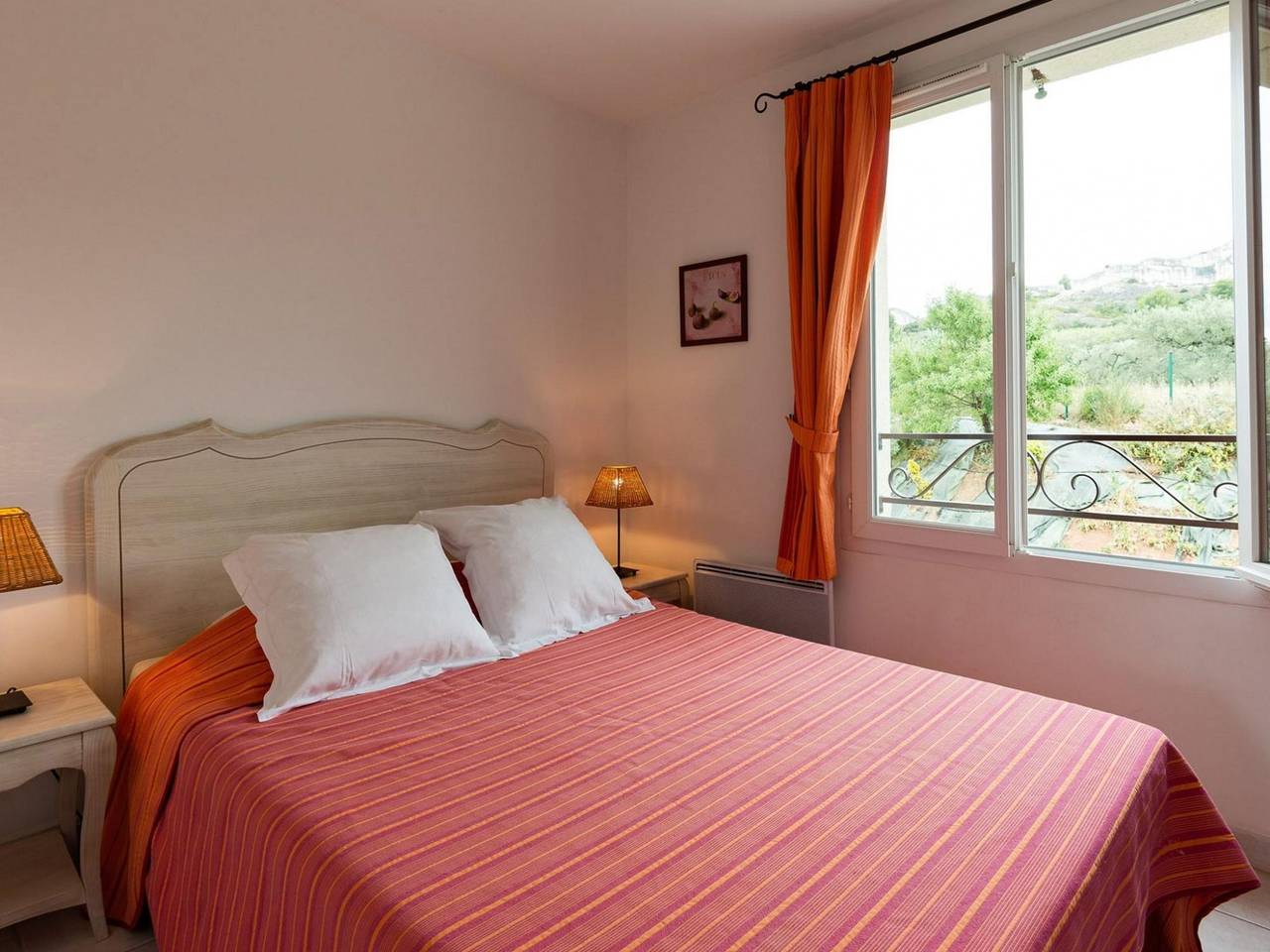 Ganze Wohnung, Apartment in provencal style in a beautiful landscape in Paradou, Arles und Umgebung