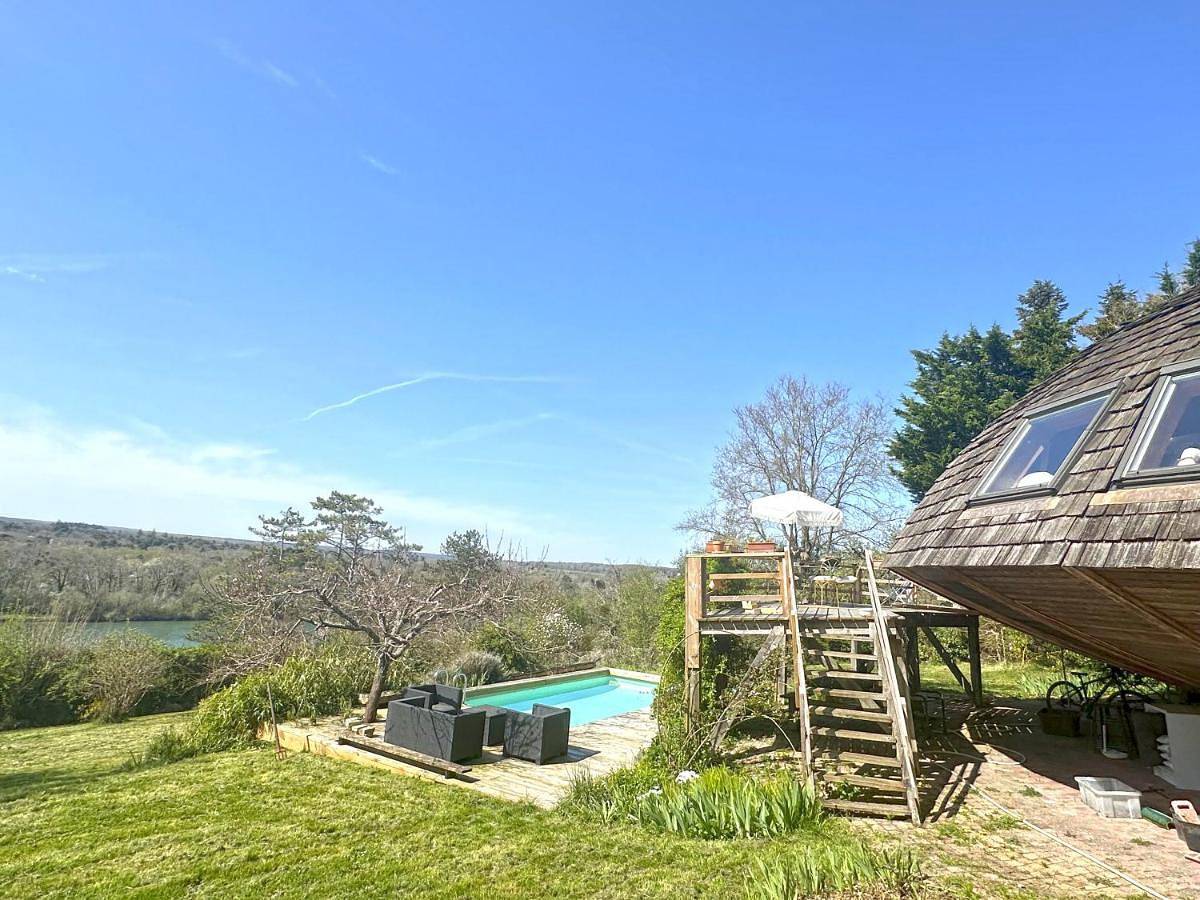 Dôme en bois avec Piscine et sa Vue seine et forêt in Fontaine-le-Port, Seine-et-Marne
