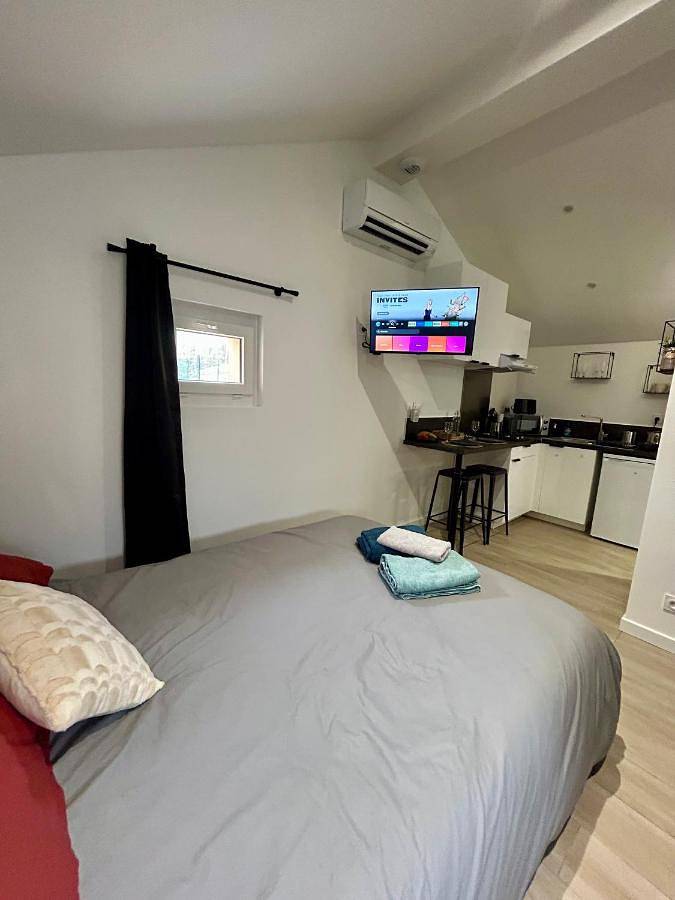 Gîte pour 2 personnes, avec jardin à Le Pian-Médoc - 4