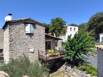 Gîte pour 6 personnes, avec balcon ainsi que jardin et jacuzzi à Allègre-les-Fumades