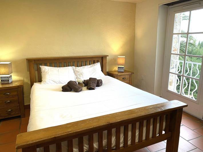 Gîte pour 10 personnes, avec jardin ainsi que piscine et terrasse, animaux acceptés à Villelongue-dels-Monts - 4