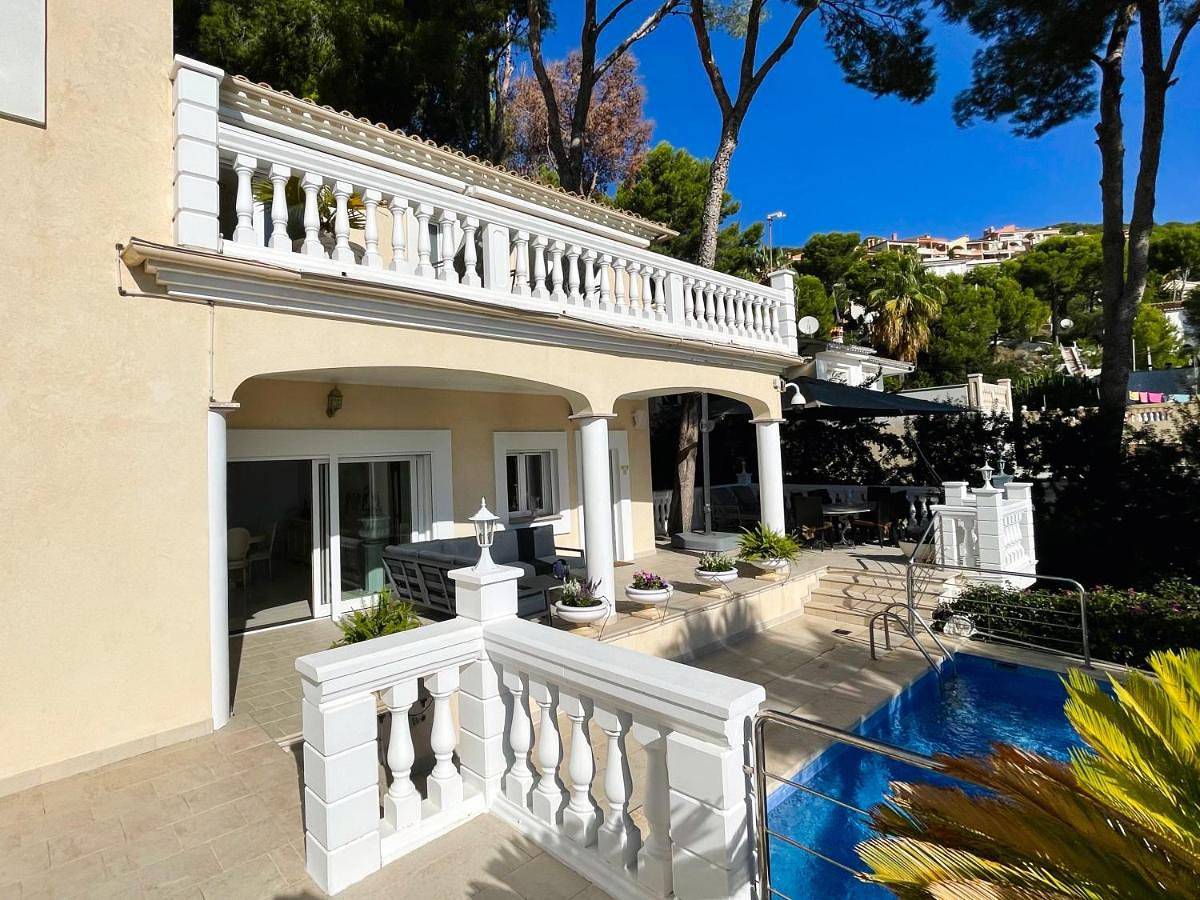 Three-Bedroom Villa in Peguera, Calvià