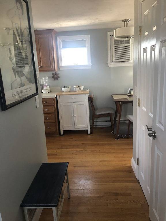 Beautiful freestanding cottage on the beach. Privacy and beautiful sunsets. in Truro (MA), Cape Cod