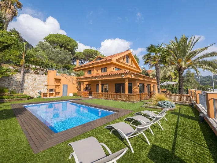 Casa de vacaciones para 10 personas, con piscina además de vistas y jardín - 1