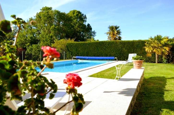 Location de vacances pour 7 personnes, avec vue ainsi que piscine et jardin à Chenac-Saint-Seurin-d'Uzet - 4