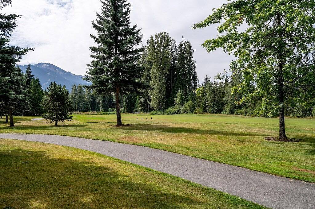 Marmot's Meadow Chalet: Tranquil 14th Fairway - Private Hot Tub in Whistler, Whistler Blackcomb