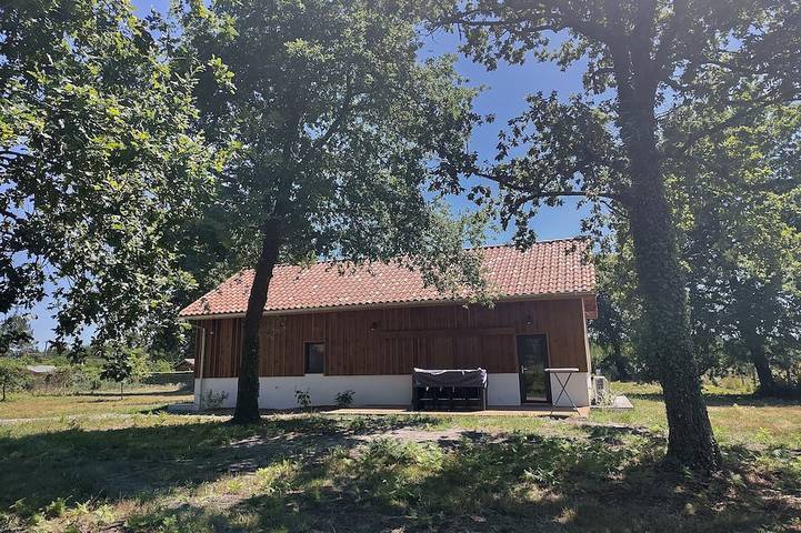 Gîte pour 8 personnes, avec Terrasse et Jardin à Rion-des-Landes