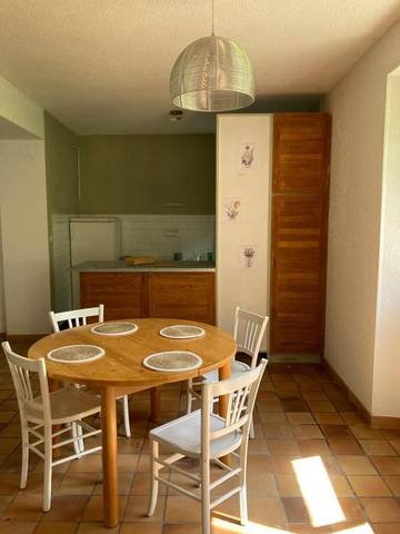 Gîte pour 3 personnes, avec terrasse et jardin à Saint-Laurent-du-Cros