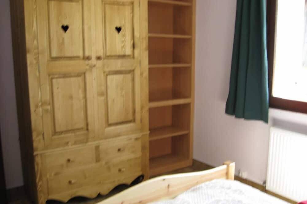 Apartamento entero, Deshollinador en la aldea de La Chal in Saint-Jean-d'Arves, Región de Saint-Jean-de-Maurienne