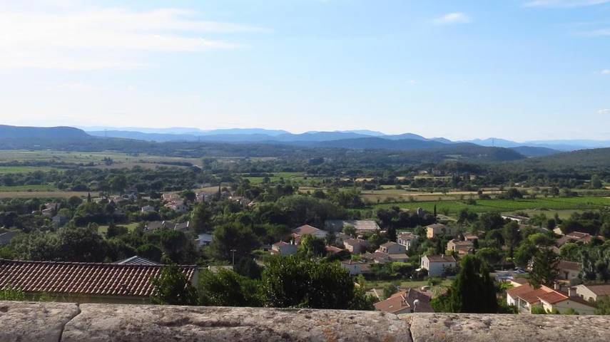 Location de vacances pour 10 personnes, avec vue et terrasse ainsi que jardin et piscine à Villevieille - 2