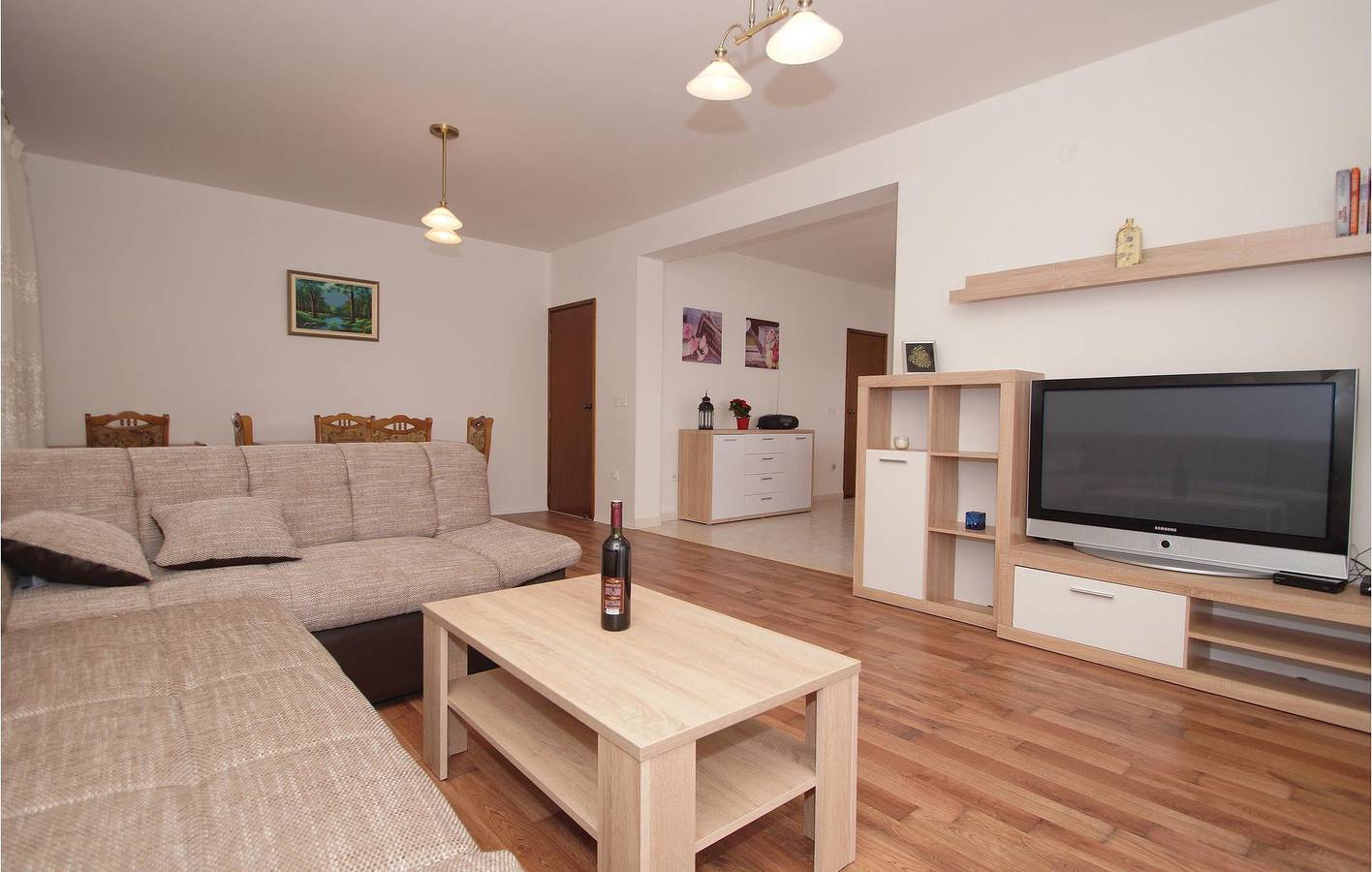 Ganze Ferienwohnung, Gemütliche 1-Zimmer-Wohnung in der Nähe des Strandes Tri žala mit Parkplatz und Terrasse in Zrnovska Banja, Korcula