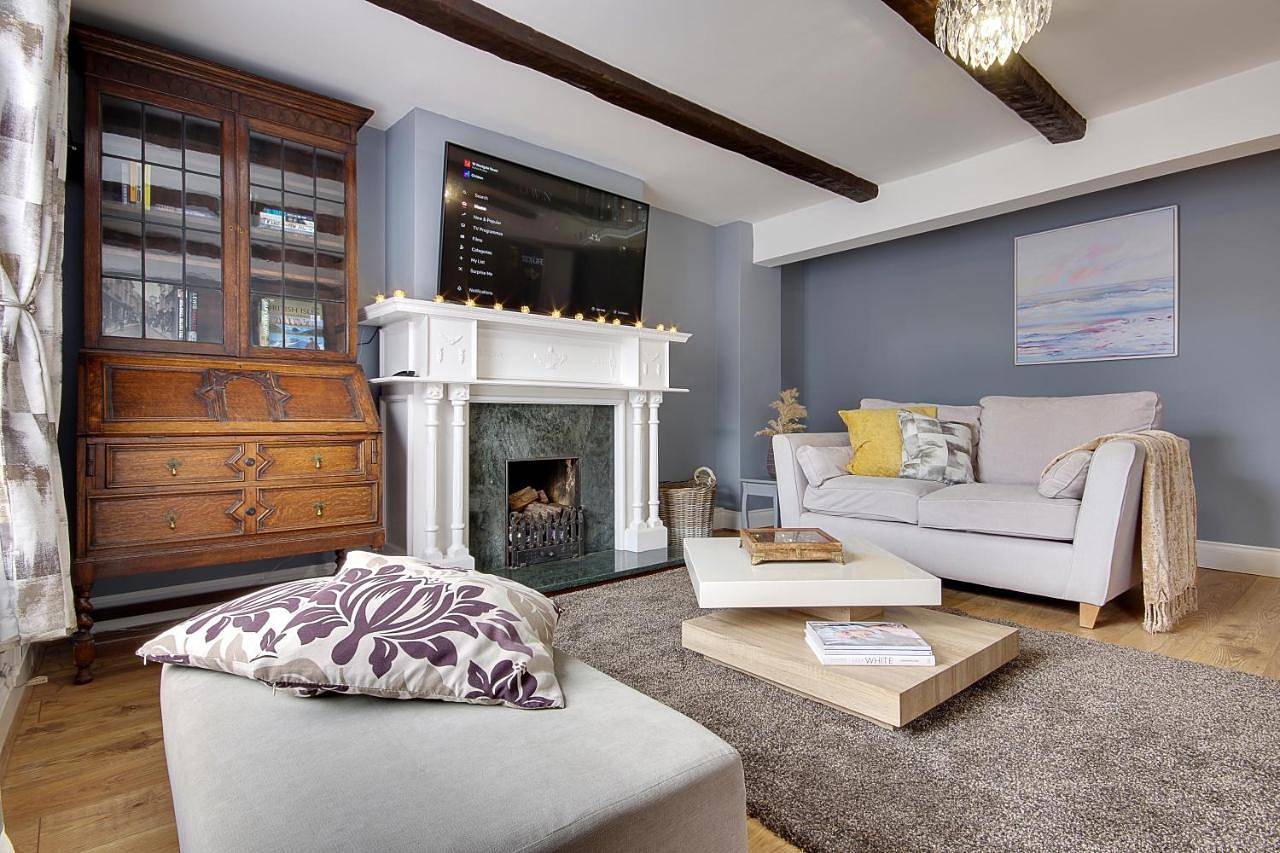 Three-Bedroom Townhouse in Southampton, South East England