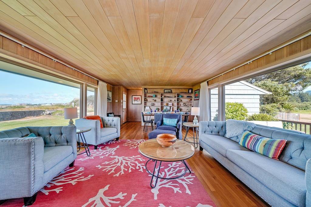 Seaview:~Hot-Tub~Stepstobeach~Ocean/Mt/Golf Views!~Bikes~Dogsok~Cornhole-Patio in Clatsop County