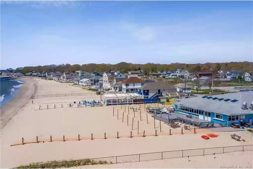 4 Bed/2 Bath -Private Beach: Old Colony in Old Lyme, Connecticut