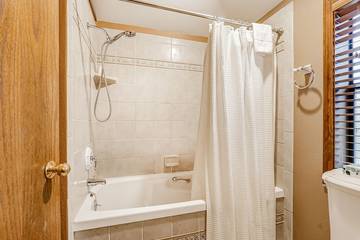 Vacation House for 8 Guests in Sunriver, Oregon, Picture 2