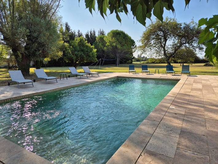 Location de vacances pour 18 personnes, avec piscine et vue ainsi que terrasse et jardin à Bédarrides - 2