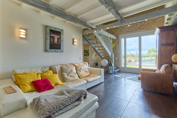 Villa Douceur - Avec piscine privée et sauna in Condom, Gers