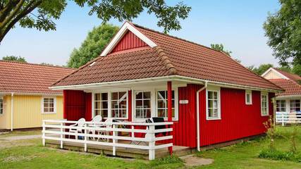 Ferienhaus für 6 Personen, mit Whirlpool und Sauna sowie Pool und Terrasse, mit Haustier in der Rostocker Heide