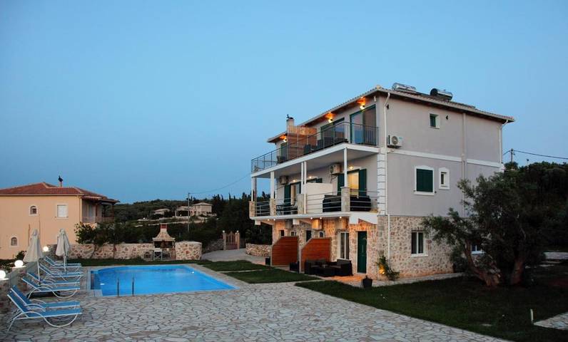 Ferienwohnung für 4 Personen, mit Pool und Ausblick sowie Garten, kinderfreundlich