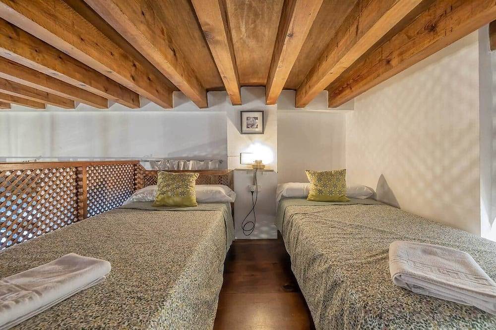 Entire apartment, Charming Duplex Apartment in Corredera Center in Distrito Centro (Córdoba), Cordoba
