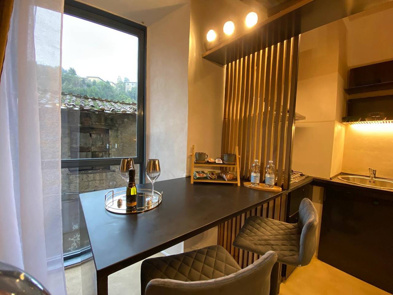 Entire apartment, Suite Tagliamento Apartment with Wi-Fi and Air Conditioning in Caprarola, Viterbo Province