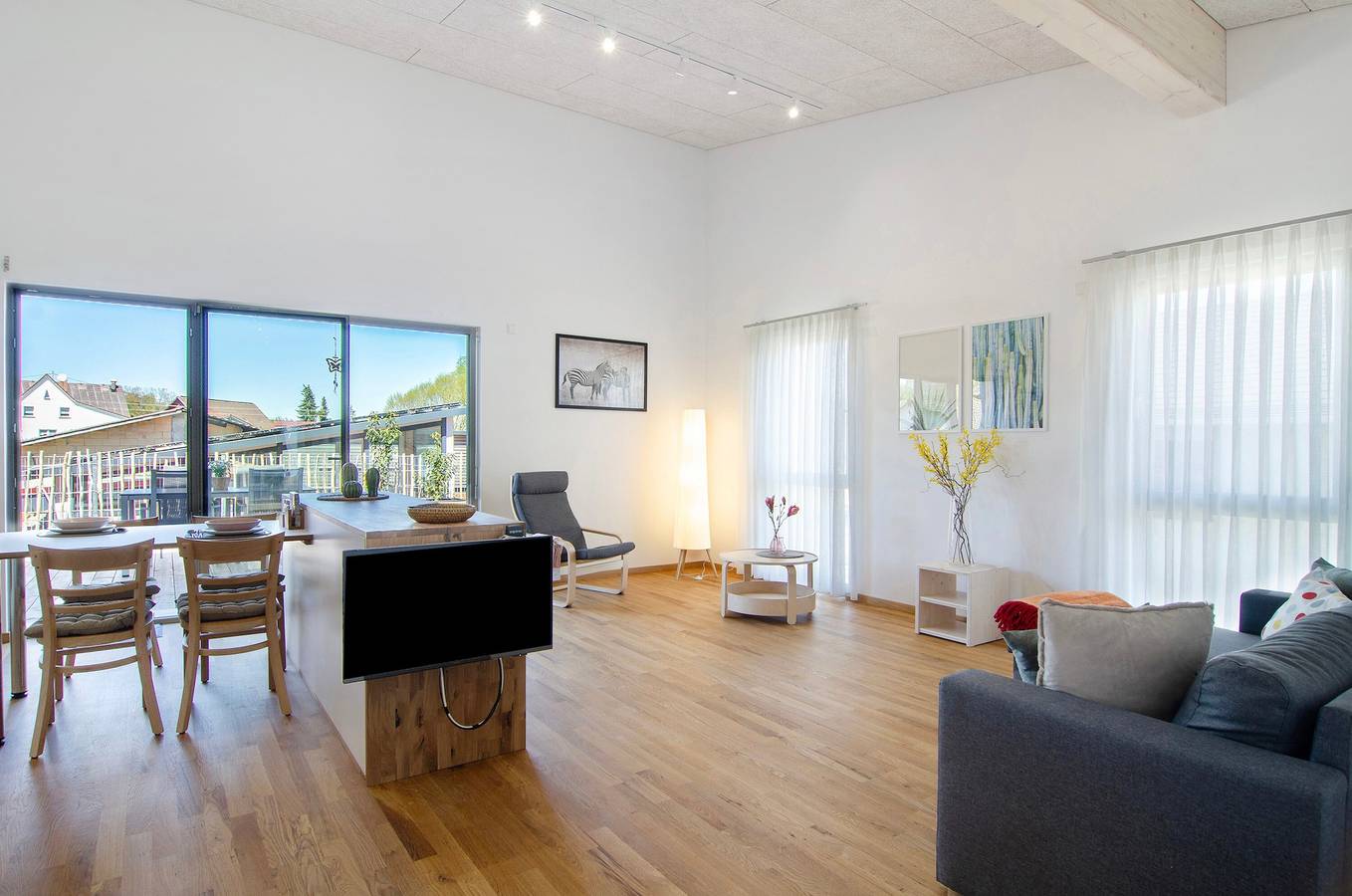 Entire apartment, Deluxe Apartment 'Zeder' with Shared Terrace, Balcony and Wi-Fi in Pfullendorf, Region Bodensee-Oberschwaben