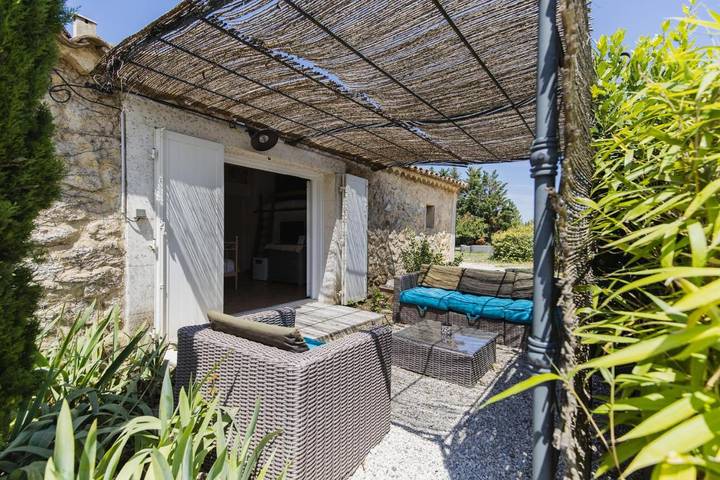 Chambre d’hôte pour 4 personnes, avec jardin et terrasse ainsi que jacuzzi et piscine à Lagnes - 4