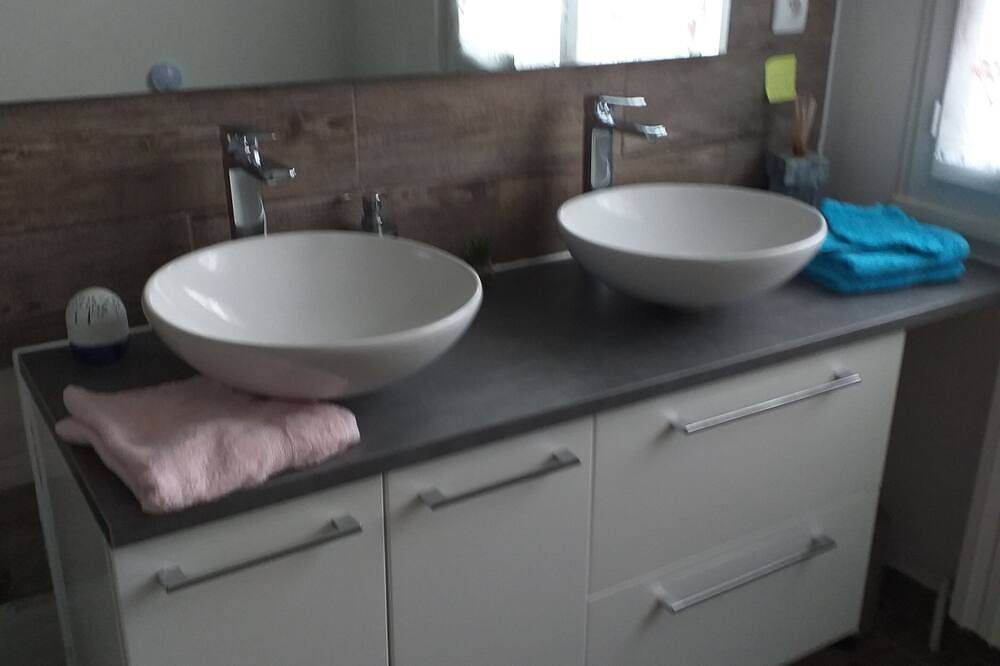 Chambre indépendante, Sdb, avec jardin près des châteaux de Loire. in Veuves, Région de Blois