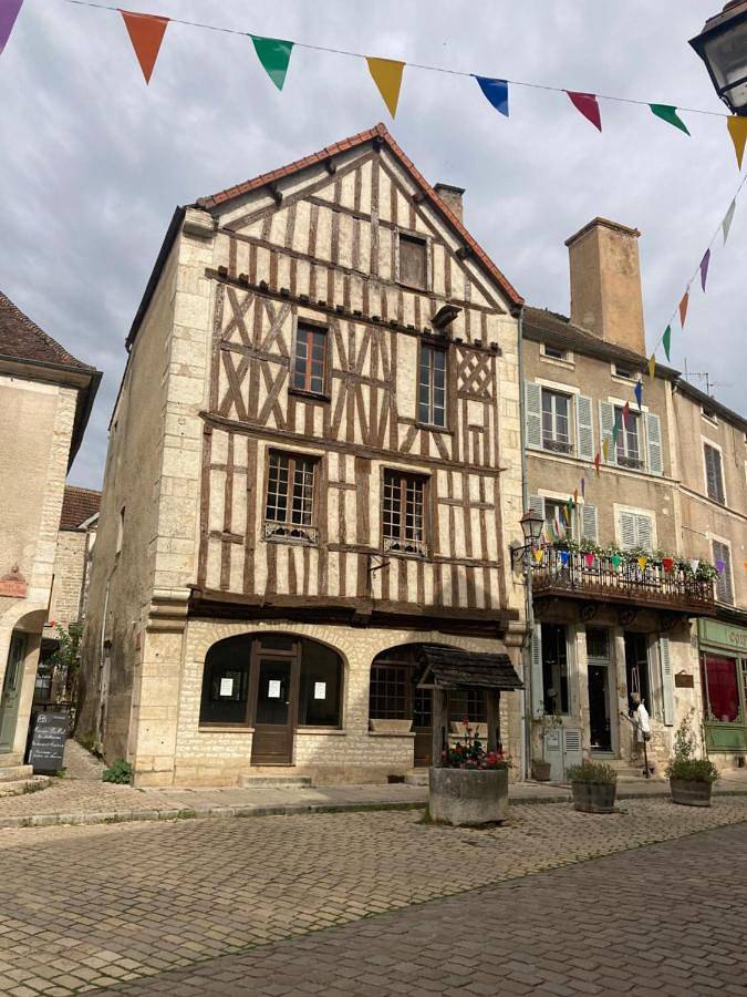 Gîte pour 4 personnes dans Eglise Notre Dame De Noyers
