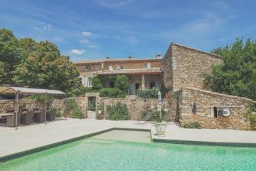 Agriturismo pour 10 personnes, avec piscine à La Bruguière