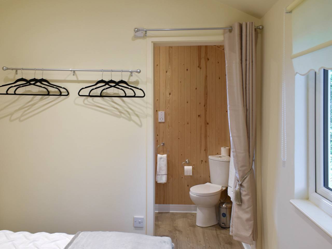 Shepherds Hut 1 at Laddingford - Uk32531 in Yalding, Kent