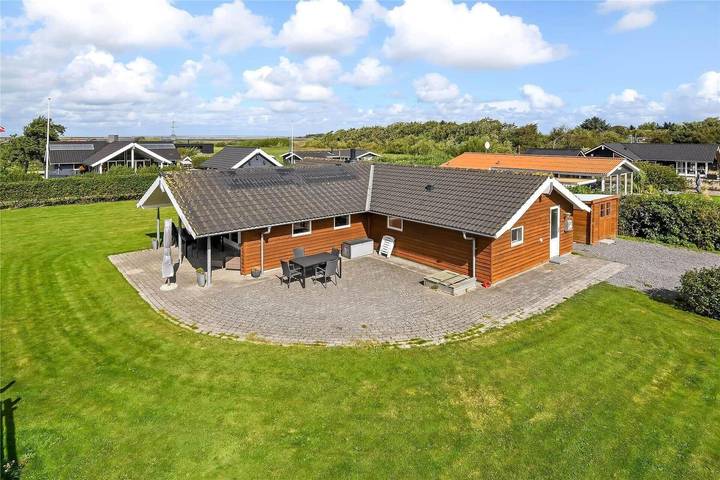 Ferienhaus für 10 Personen, mit Sauna und Terrasse sowie Whirlpool, mit Haustier