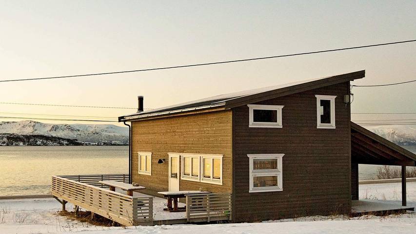 Ferienhaus für 6 Personen, mit Ausblick und Terrasse in Lyngen