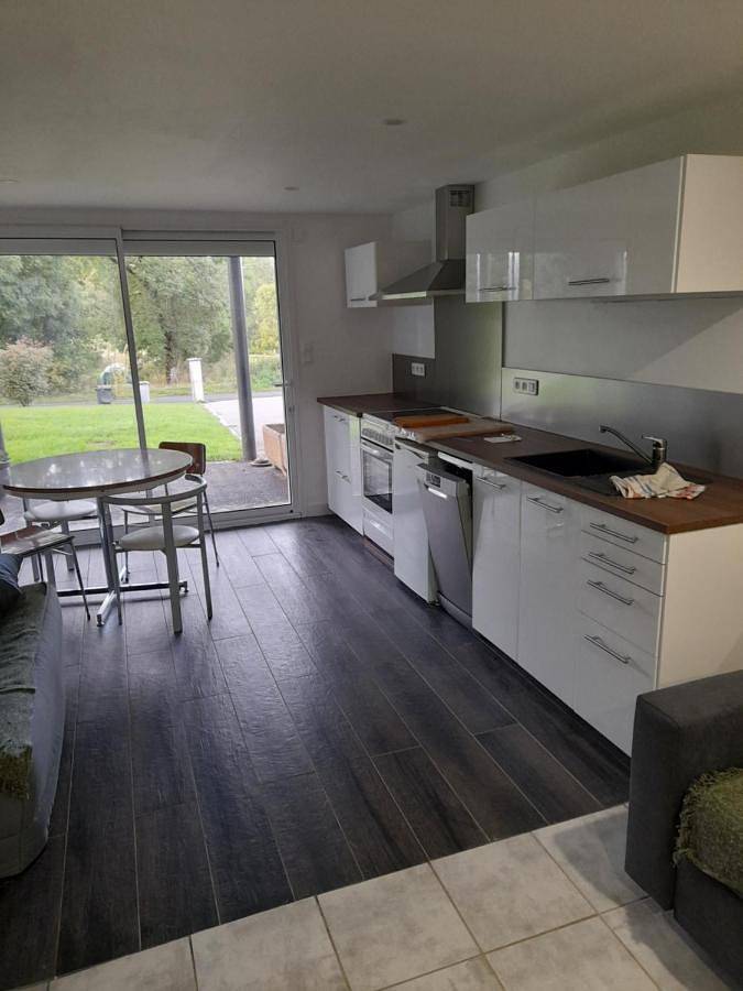 Appartement entier, A 5 mns du Puy de Dôme avec Vue imprenable Studio rez de jardin 24m2 neuf à Laschamps in Saint-Genès-Champanelle, Parc naturel régional des Volcans d'Auvergne