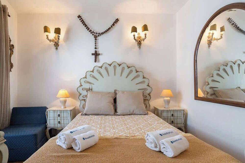 Ganze Wohnung, Sunny Vintage Apartment at the Beach by Host Wise in Vila do Conde, Porto Distrikt