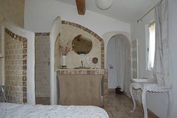 Gîte pour 15 personnes, avec jardin ainsi que piscine et jacuzzi à Monteux