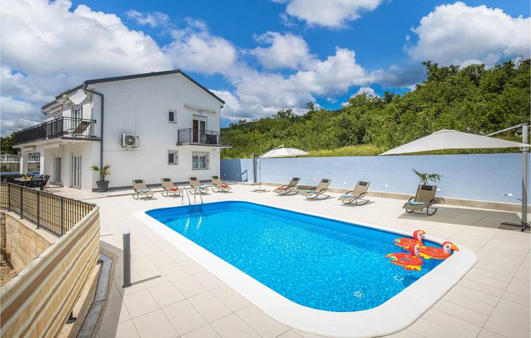 Location de vacances pour 12 personnes, avec terrasse, adapté aux familles à Selce - 2