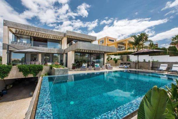 Villa pour 10 personnes, avec jardin ainsi que piscine et vue à Ferragudo - 4