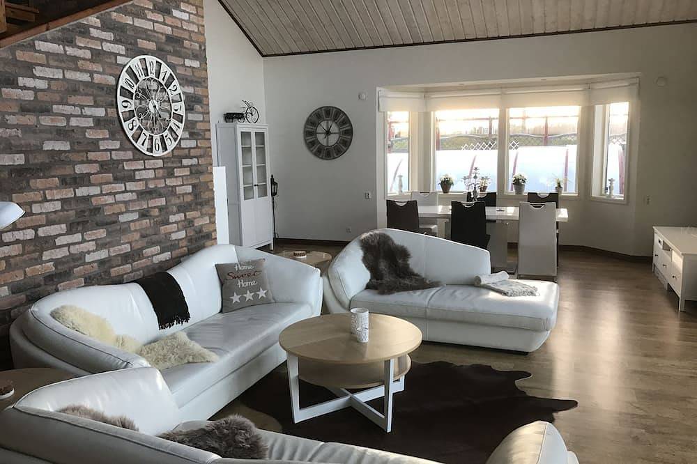 Luxushaus am Bolmensee mit eigenem Bootsteg und Pool in Ljungby, Bolmen