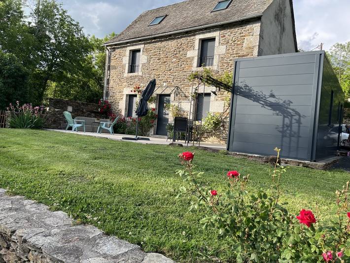 Gîte pour 6 personnes, avec jardin et terrasse dans Le Cayrol