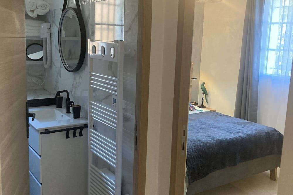 Gite récent Tous Conforts Dans Oliveraie, Le Mas des Oliviers in Draguignan, Région de Draguignan