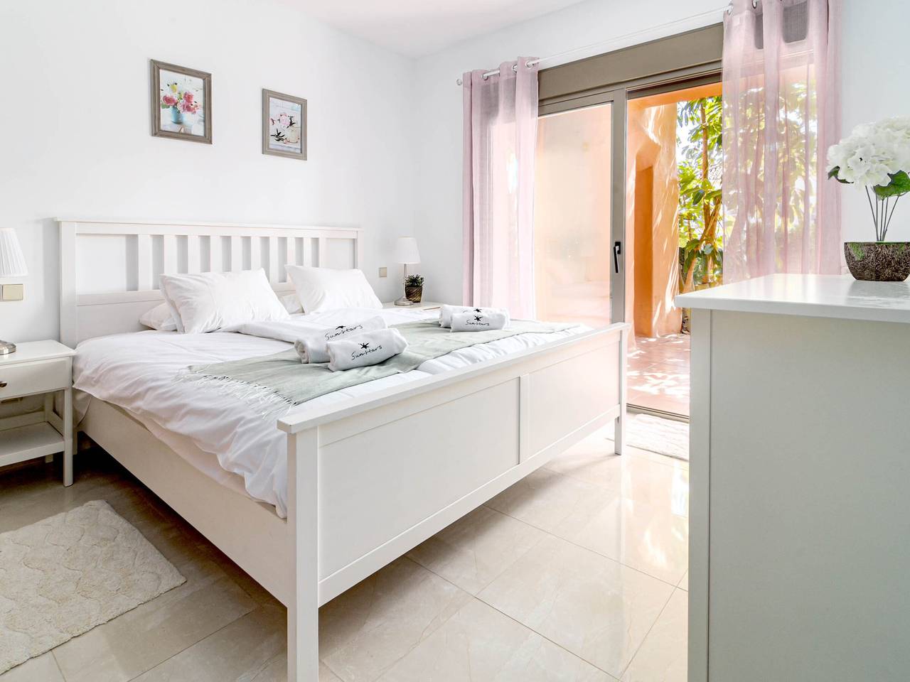 Appartement entier, Appartement confortable à Estepona : 3 chambres, piscine, jardin, terrasse, garage, wifi, clim. in La Resina, Estepona