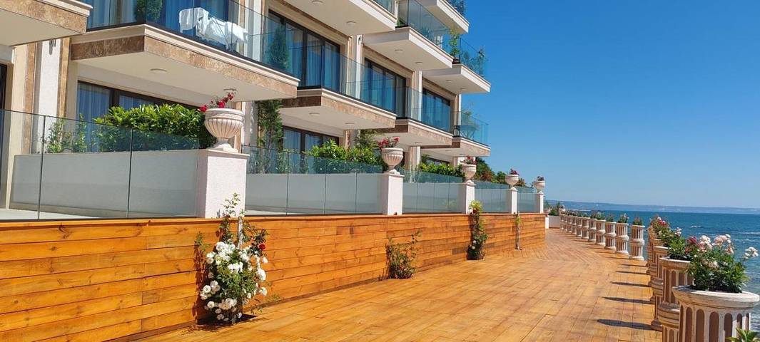 Appart’hôtel pour 5 personnes, avec piscine ainsi que vue et balcon - 1