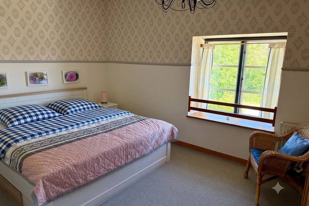 Ganze Wohnung, \"Abendlicht\" im Reetdachhaus Obergeschoss, 57 m², bis 4 Personen in Bösdorf, Südliche Ostseeküste