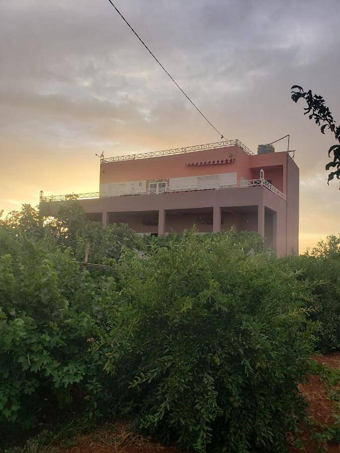 Location de vacances pour 11 personnes, avec vue et jardin dans Ain Cheggag