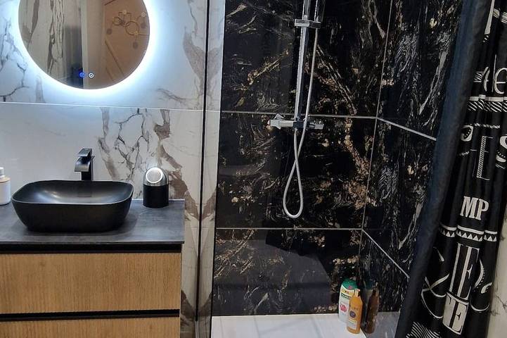 Appartement entier, Studio Chic & Design 3 personnes proche du centre ville de Thonon-Les-Bains in Thonon-les-Bains, Région de Thonon-les-Bains