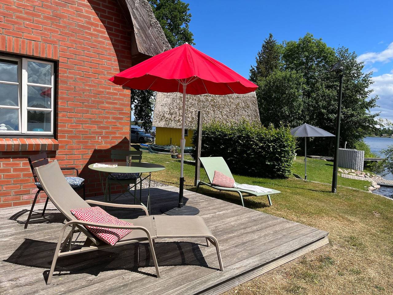Ganze Ferienwohnung, Fewo Serrahn direkt am See * Garten *Terrasse*Hund in Krakow am See, Mecklenburgische Seenplatte