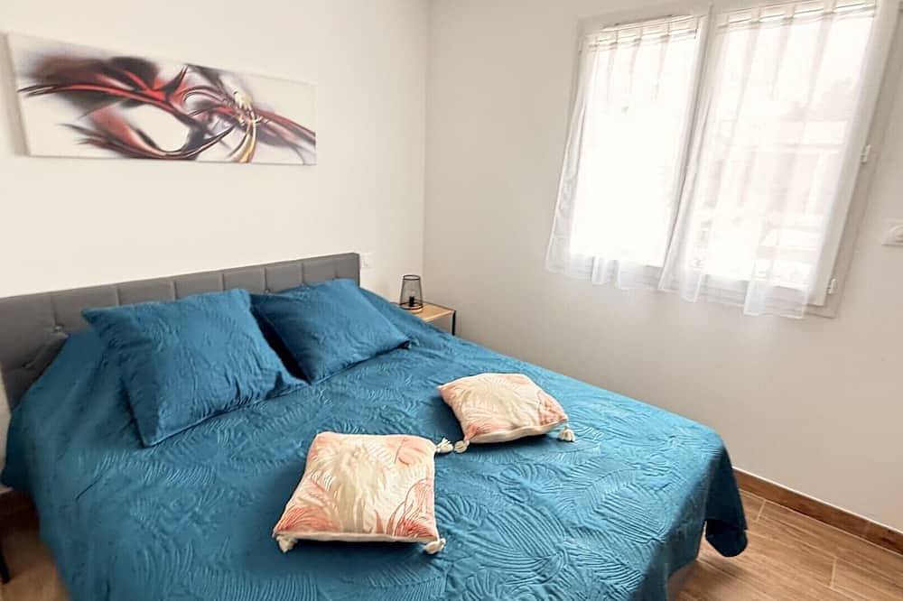 Gite \"Le Puech Fario\" Comfortable new villa in the countryside ideal for couples in Pouzolles, Béziers region